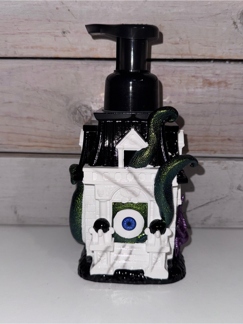 Bath & Body Works Haunted House Refillable Halloween Soap Dispenser NWT